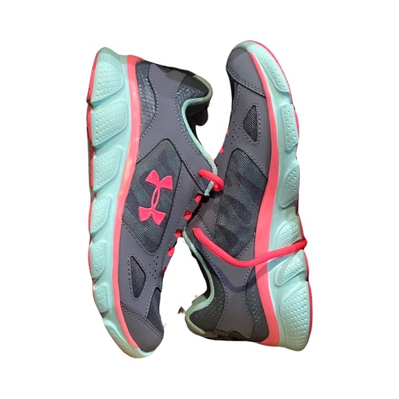 UNDER ARMOUR SNEAKER *NEW IN BOX* - Picture 3 of 5